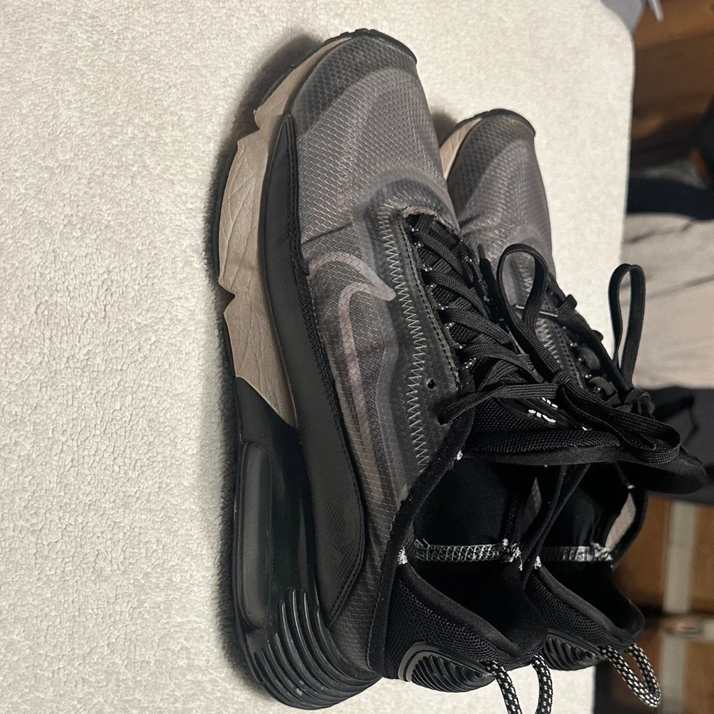 Nike Women's Black and Gray Sneakers